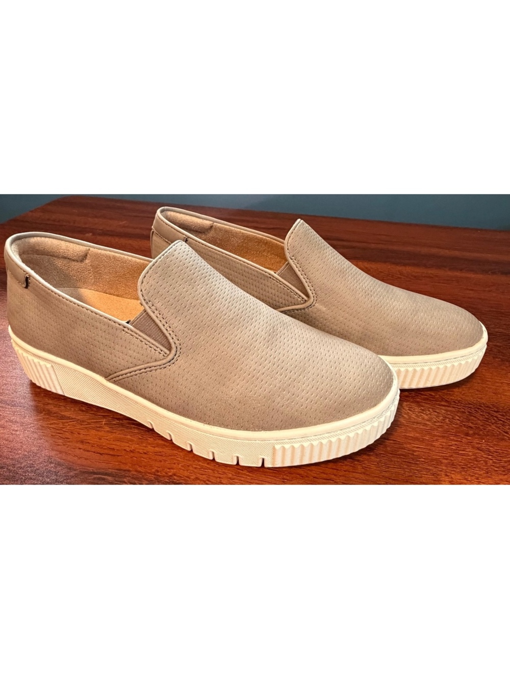 Sole Naturalizer Tia Slip-on sneaker 7.5